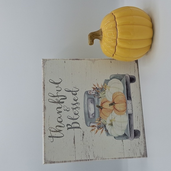 Hallmark Pumpkin Spice Ceramic Pumpkin Candle and Quill to Paper Farm Truck Sign - Picture 1 of 12